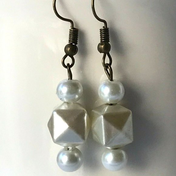 Vintage White Pearl Bead Earrings MCM Upcycled 60's Geometric Beads Bronze Tone - Picture 5 of 8